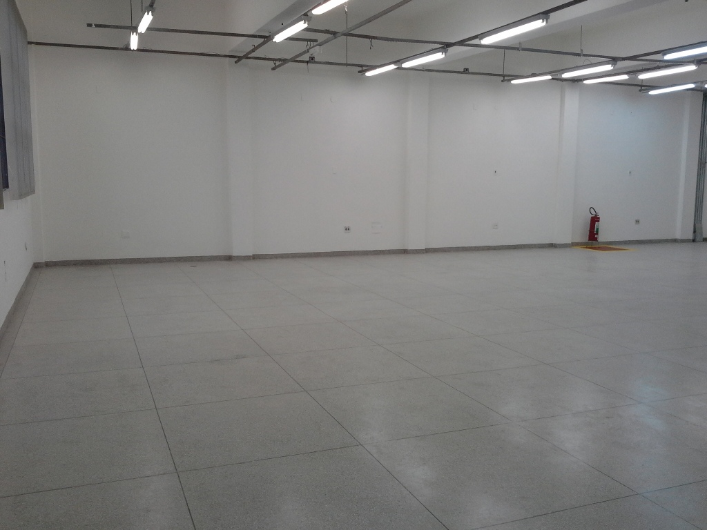 SALÃO COM VÃO LIVRE DE 300M²